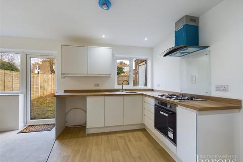 33 Coniston Road, Kempshott, Basingstoke, RG22 5HT