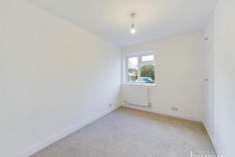 33 Coniston Road, Kempshott, Basingstoke, RG22 5HT