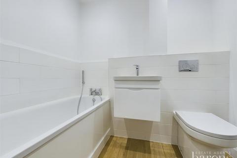 33 Coniston Road, Kempshott, Basingstoke, RG22 5HT