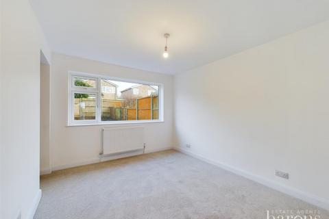 33 Coniston Road, Kempshott, Basingstoke, RG22 5HT
