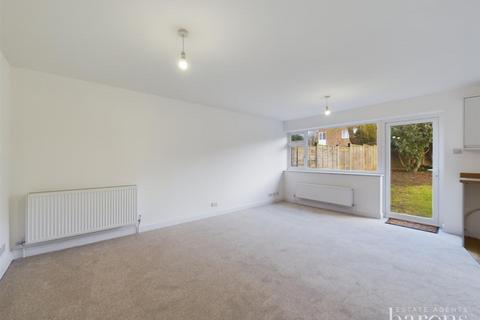 33 Coniston Road, Kempshott, Basingstoke, RG22 5HT