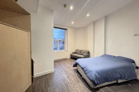 Studio to rent, St. Jude Street, London N16