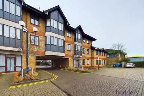 1 bedroom apartment for sale, Hanworth Lane, Chertsey, Surrey, KT16