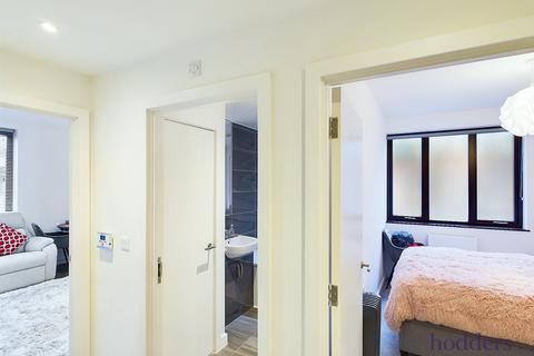 1 bedroom apartment for sale, Hanworth Lane, Chertsey, Surrey, KT16