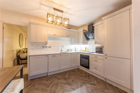 74 Chester Close, New Inn, Pontypool, NP4 0LU