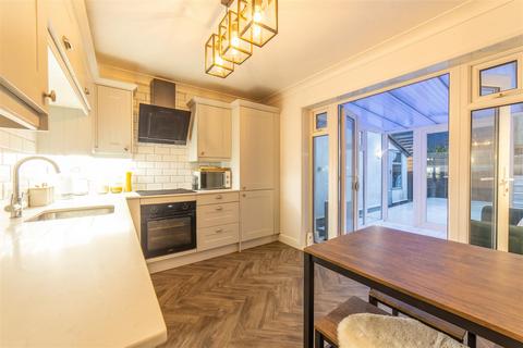74 Chester Close, New Inn, Pontypool, NP4 0LU