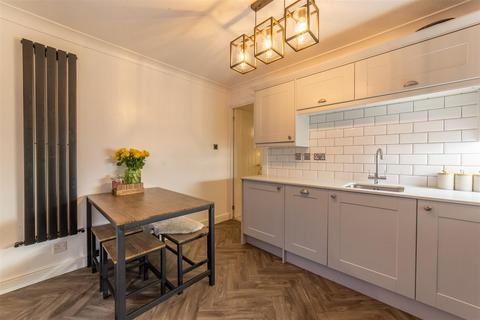 74 Chester Close, New Inn, Pontypool, NP4 0LU
