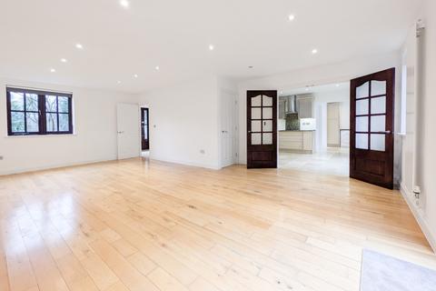 5 bedroom detached house to rent, Oaks Pavilion Mews, London, SE19