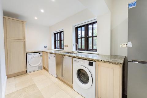 5 bedroom detached house to rent, Oaks Pavilion Mews, London, SE19