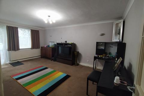 2 bedroom ground floor flat for sale, Embassy Gardens, Beckenham, BR3