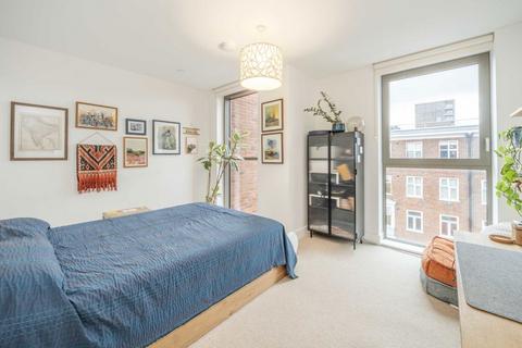 2 bedroom flat to rent, Sudbourne Road, London SW2