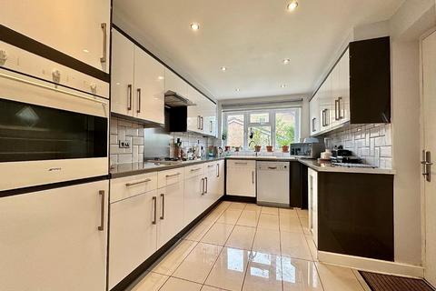 4 bedroom detached house for sale, Lichfield Drive, East Hunsbury, Northampton NN4