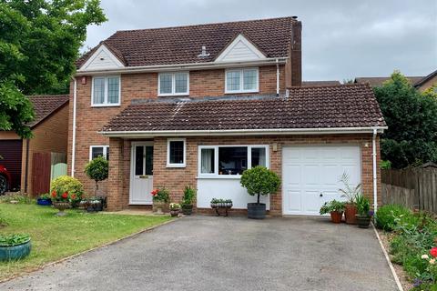 4 bedroom detached house for sale, Angler Road, Salisbury