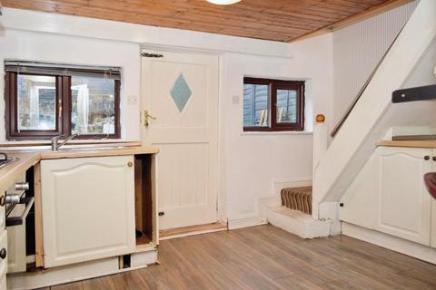 3 bedroom cottage for sale, Roundthorn Road, Oldham