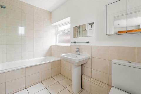 1 By Pass Road, Leatherhead, KT22 7BY