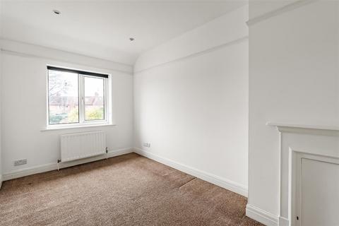 1 By Pass Road, Leatherhead, KT22 7BY