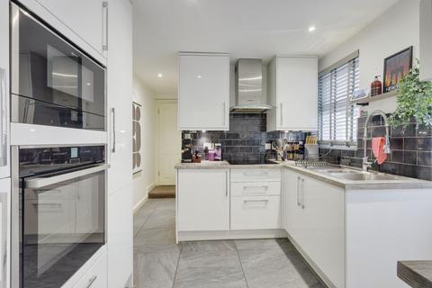 2 bedroom flat for sale, Cambridge Road, Southend-on-sea, SS1