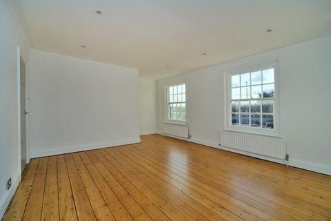 3 bedroom property for sale, The Broadway, Thames Ditton