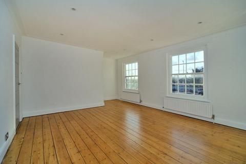 undefined, The Broadway, Thames Ditton