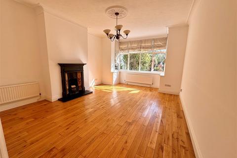 2 bedroom ground floor flat to rent, Chalkwell Avenue, Westcliff-On-Sea