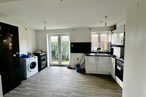 7 bedroom semi-detached house to rent, Wood Close, London