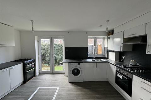 5 bedroom semi-detached house to rent, Wood Close, London