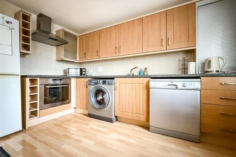 2 bedroom flat for sale, Oysell Gardens, Portchester