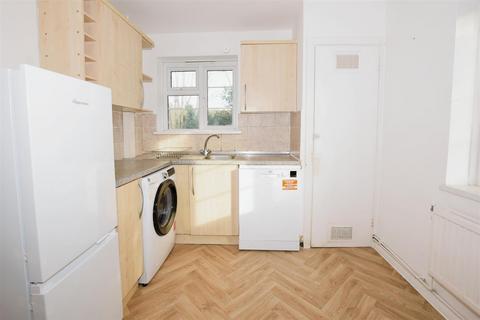 3 bedroom flat to rent, Frith Court, Mill Hill