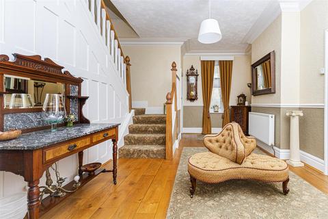 4 bedroom detached house for sale, Fenay Lane, Almondbury, Huddersfield