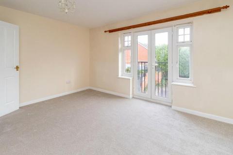 2 bedroom flat to rent, London, SE17