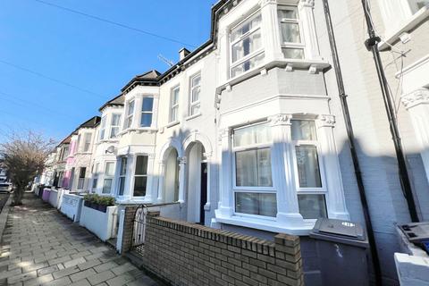 4 bedroom terraced house to rent, Glengall Road, Kilburn, NW6