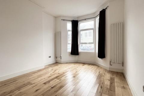 4 bedroom terraced house to rent, Glengall Road, Kilburn, NW6