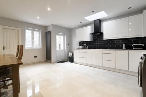 4 bedroom terraced house to rent, Glengall Road, Kilburn, NW6