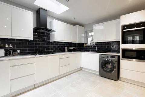 4 bedroom terraced house to rent, Glengall Road, Kilburn, NW6