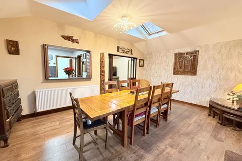 4 bedroom semi-detached house for sale, Hazeloak Road, Shirley