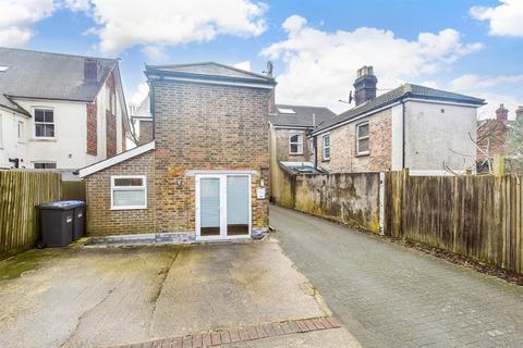 1 bedroom ground floor maisonette for sale, St. James Road, East Grinstead, West Sussex