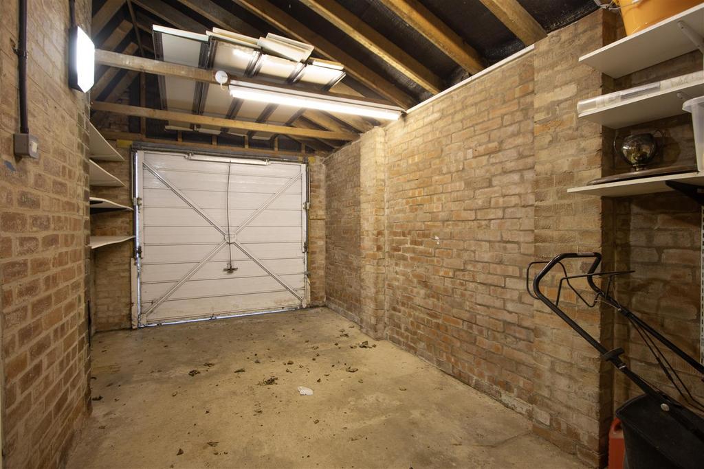 Garage .jpg