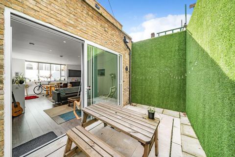 2 bedroom end of terrace house for sale, Landseer Road, Upper Holloway