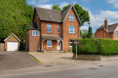 1 bedroom apartment for sale, Mid Street, South Nutfield, Redhill