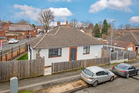 3 bedroom bungalow to rent, Hallwood Road, Kettering, NN16