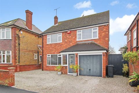 4 bedroom detached house for sale, Swinburne Avenue, Broadstairs