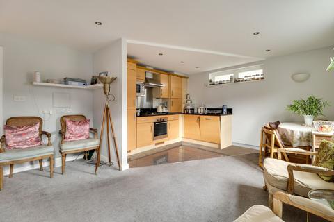 2 bedroom flat for sale, High Street, Esher, KT10