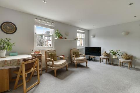 2 bedroom flat for sale, High Street, Esher, KT10