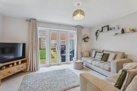 2 bedroom terraced house for sale, Blainways Avenue, Tring