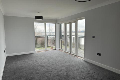 2 bedroom flat to rent, Clifton Marine Parade, Gravesend