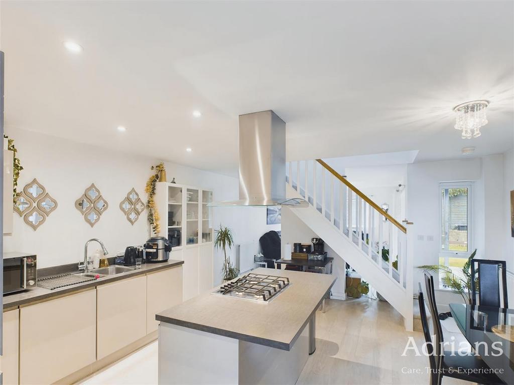 Kitchen / dining