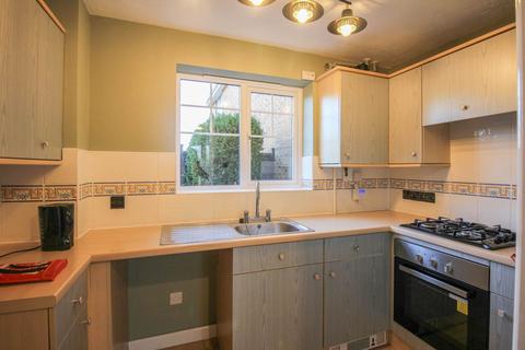 2 bedroom semi-detached house to rent, Wyvern Close, Weston-super-Mare