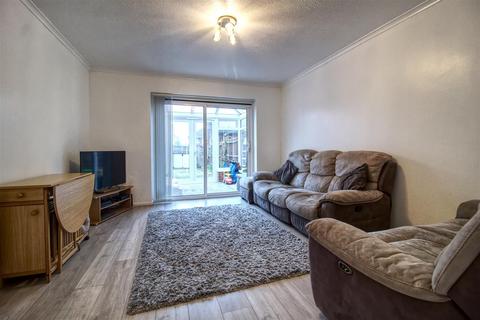 2 bedroom terraced house for sale, Niagara Close, Cheshunt