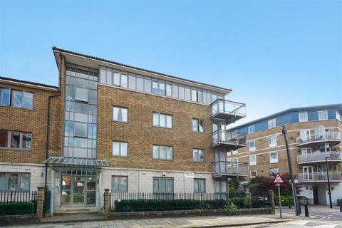 1 bedroom apartment to rent, Compass Point, Canary Wharf, E14