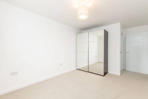 2 bedroom flat to rent, Walnut Tree Close, Guildford, GU1